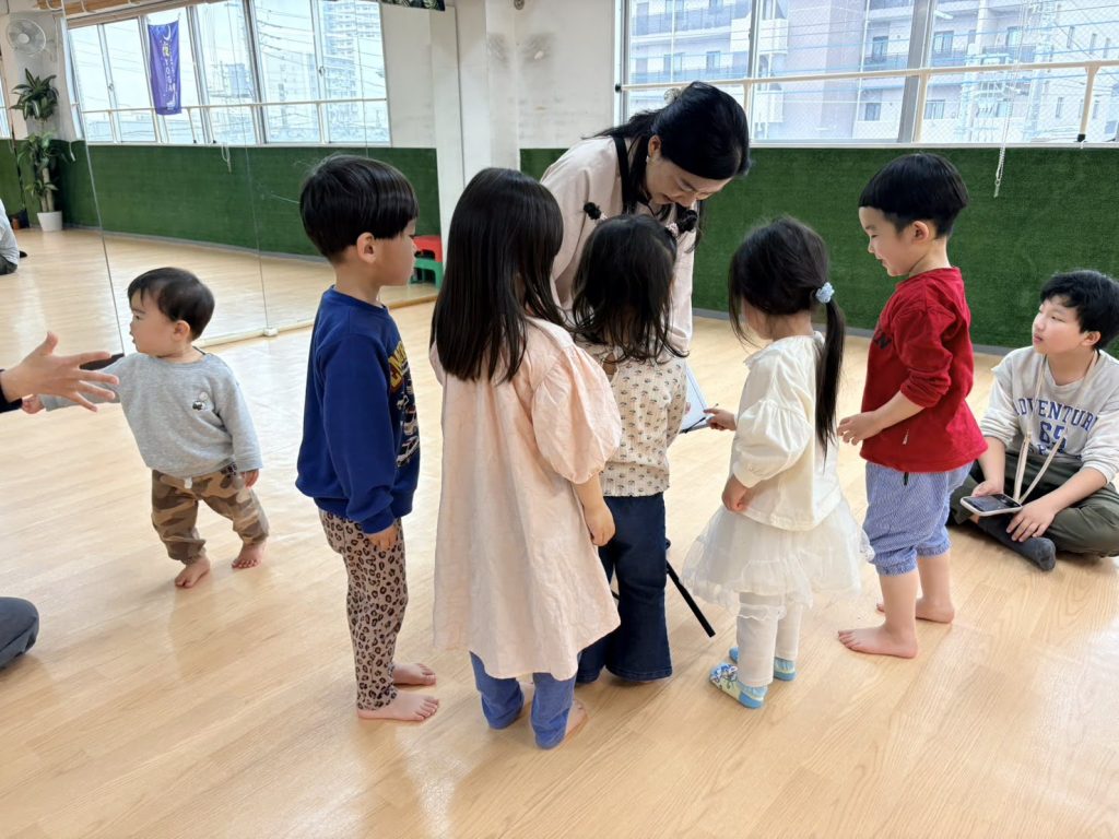 さいたま市岩槻区の英語リトミック教室
